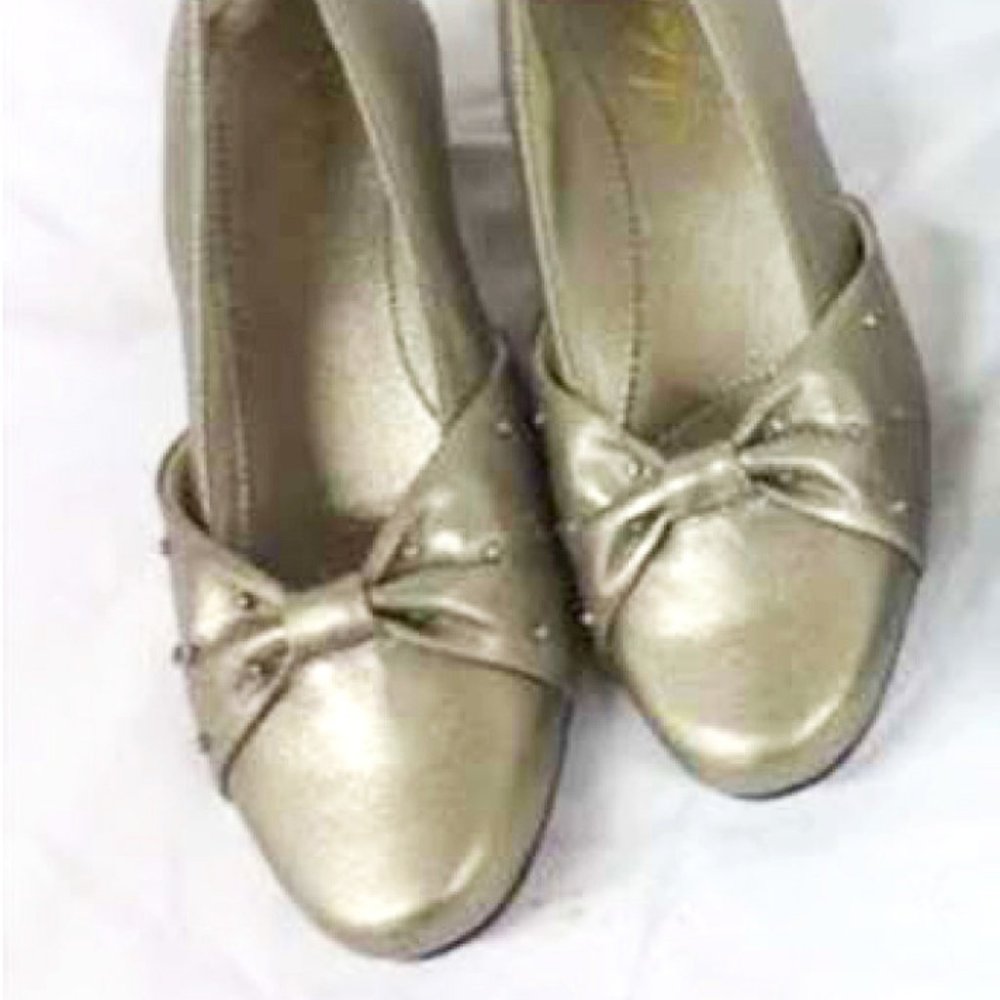 Gold Metallic Sofwear Bow-tie Diamond Decal Pumps